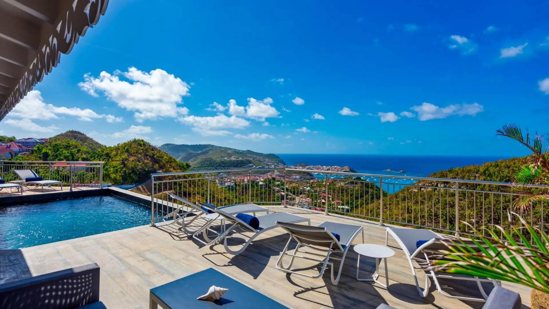 Hillside villa with a glorious sunset views 古斯塔维亚