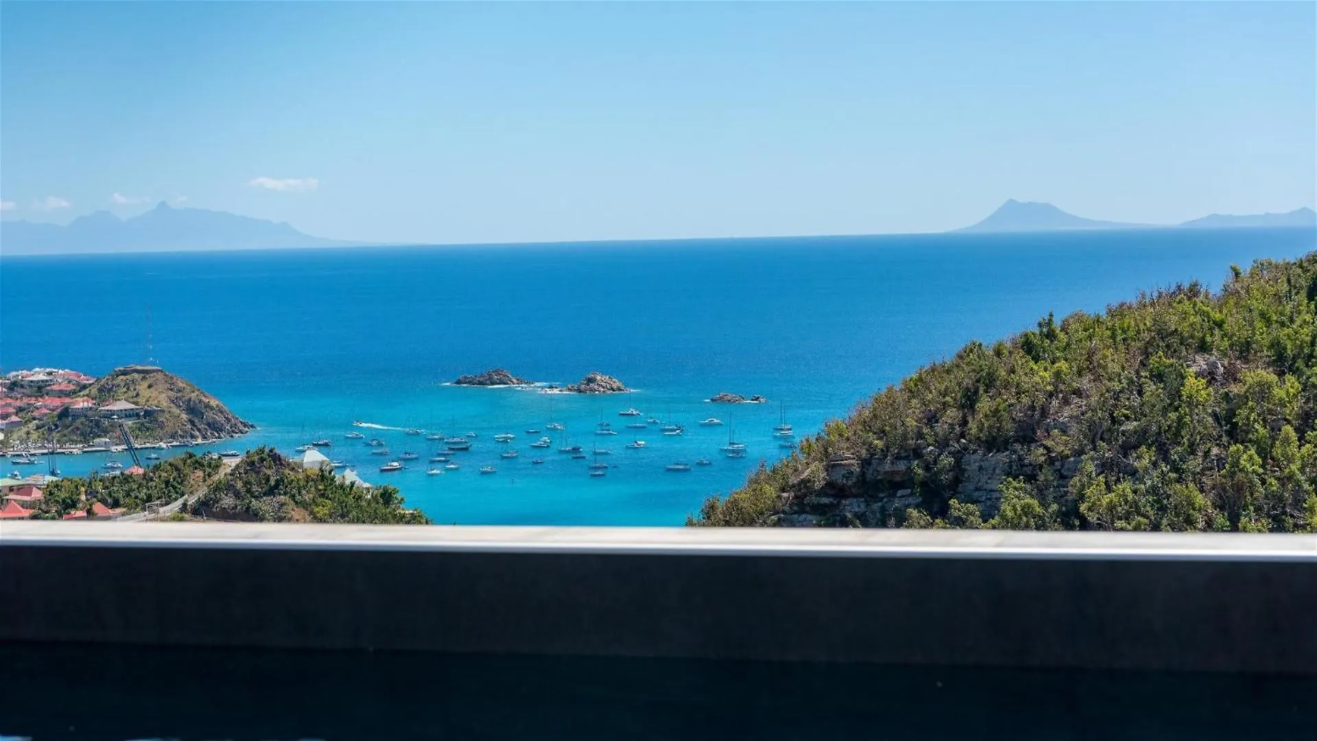 Hillside villa with a glorious sunset views 古斯塔维亚
