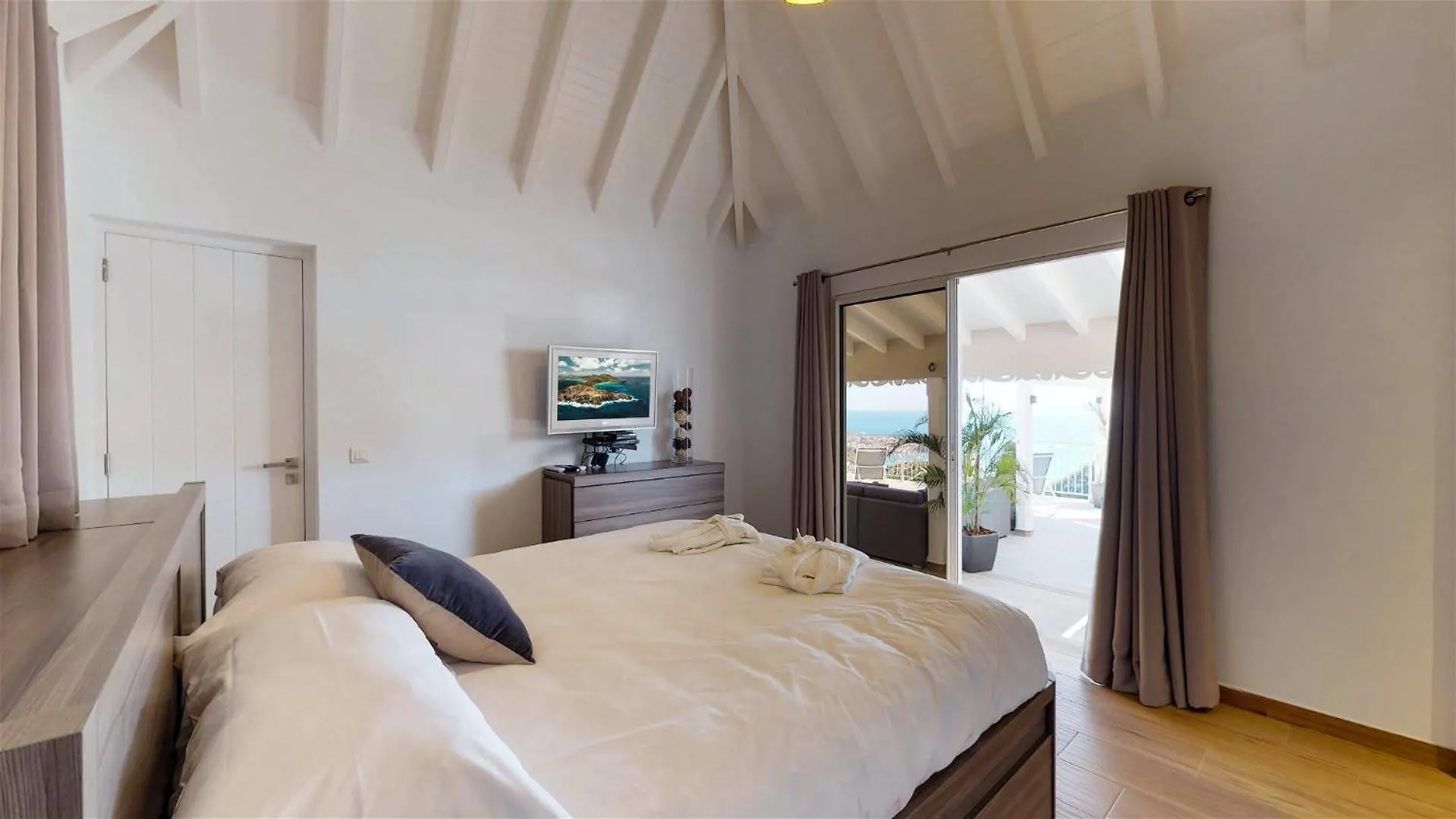 Hillside villa with a glorious sunset views 古斯塔维亚