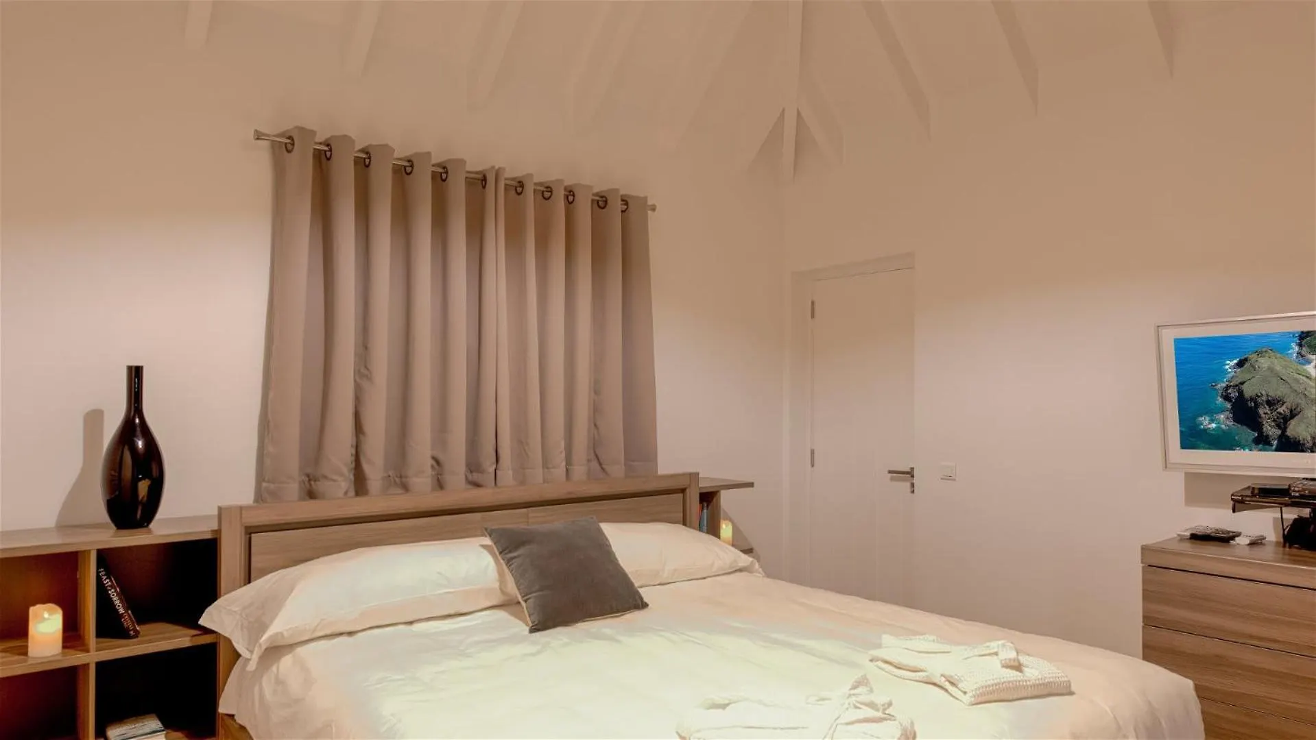 Hillside villa with a glorious sunset views 古斯塔维亚