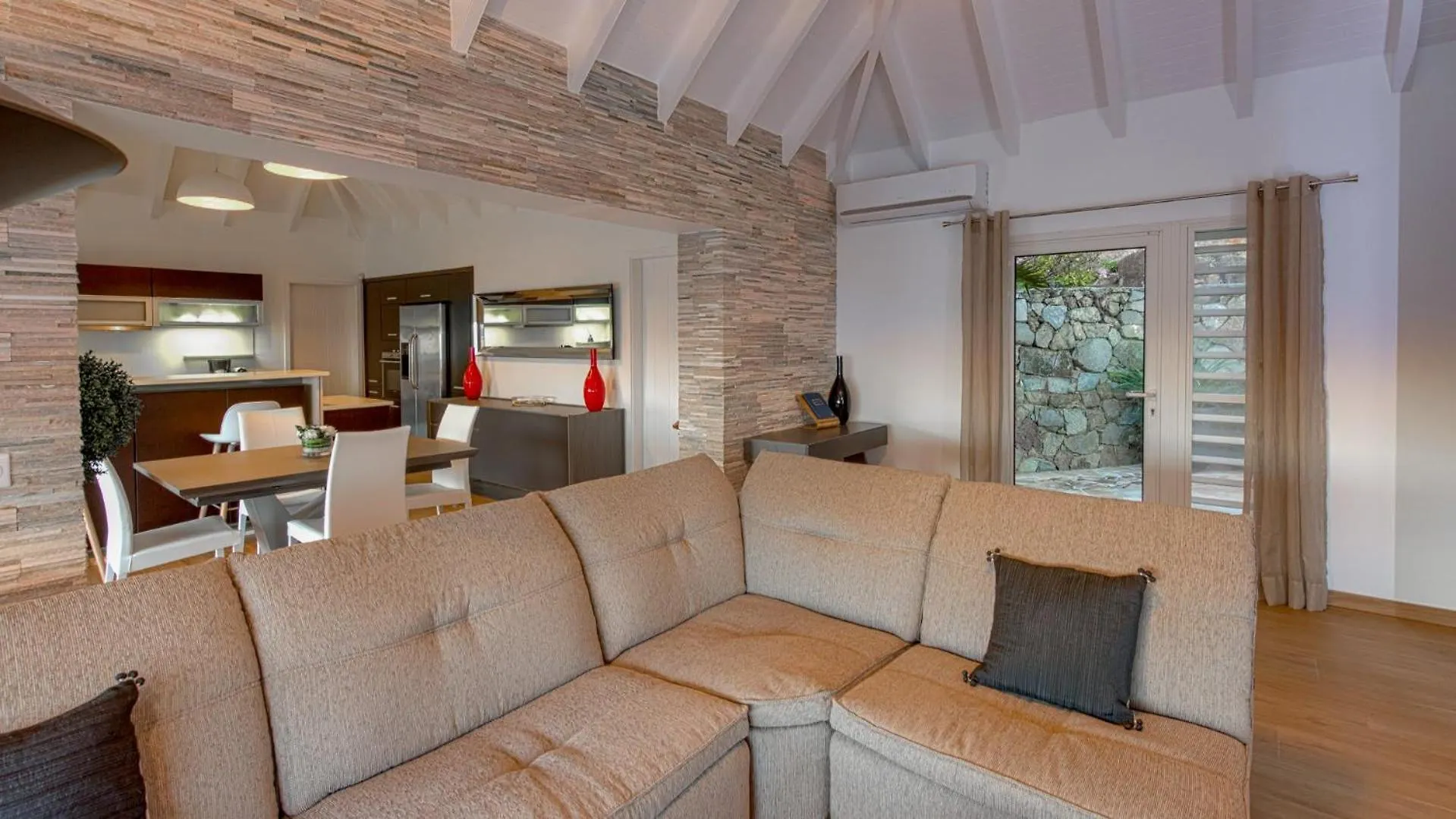 Hillside villa with a glorious sunset views 古斯塔维亚
