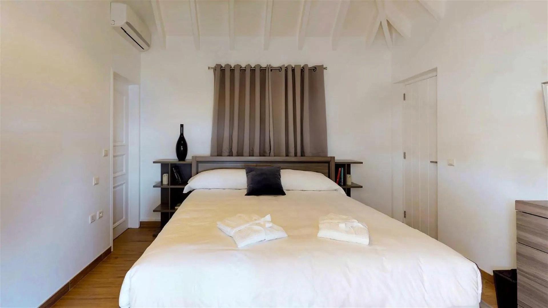 Hillside villa with a glorious sunset views 古斯塔维亚 圣巴泰勒米