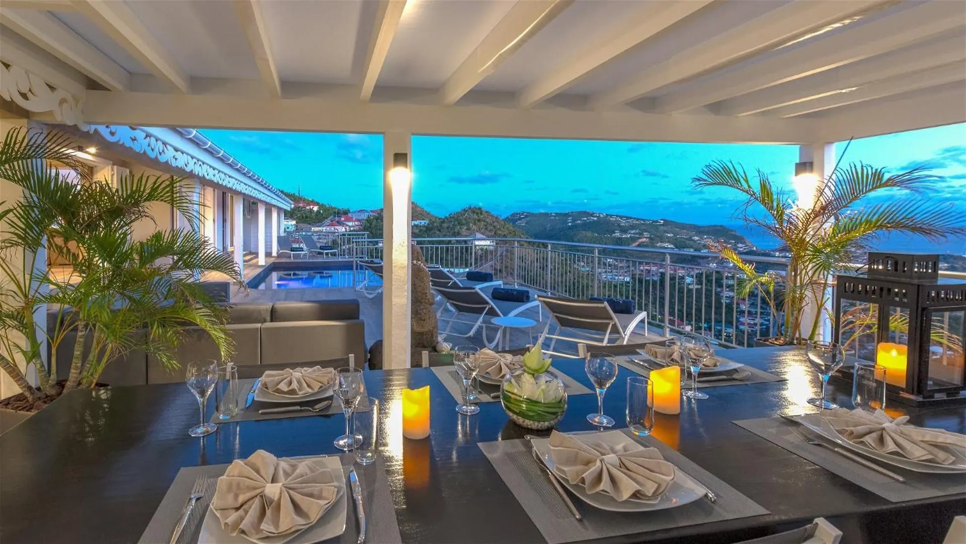 Hillside villa with a glorious sunset views 古斯塔维亚