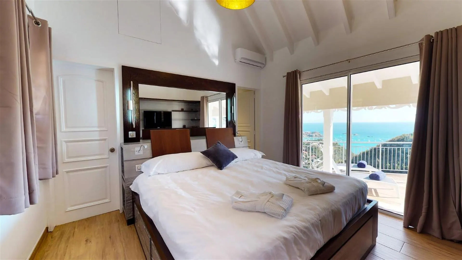 Hillside villa with a glorious sunset views 古斯塔维亚 0*,