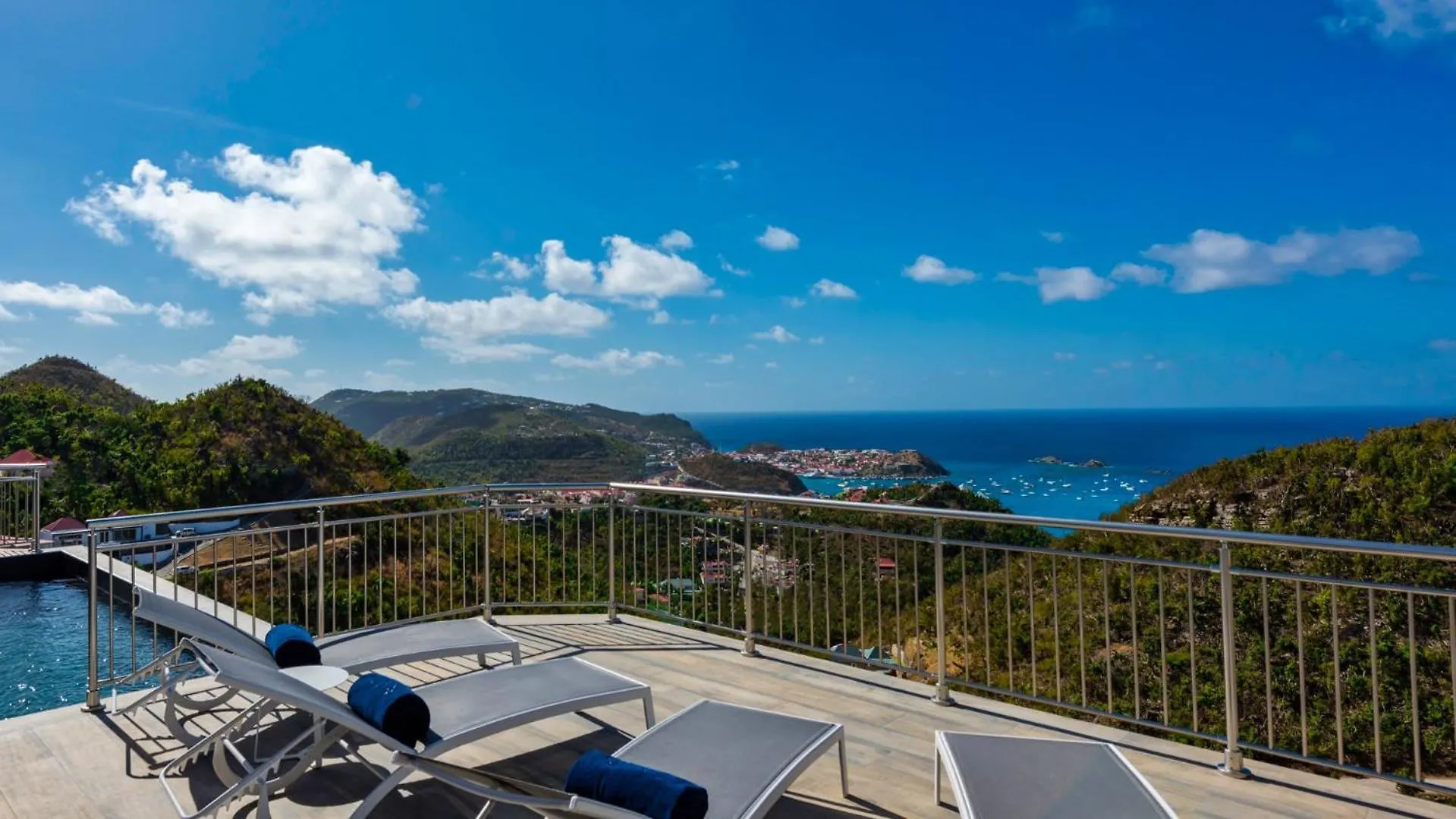 Hillside villa with a glorious sunset views Gustavia