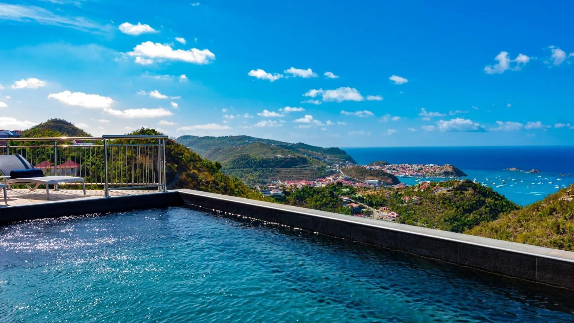 Hillside Villa With A Glorious Sunset Views location